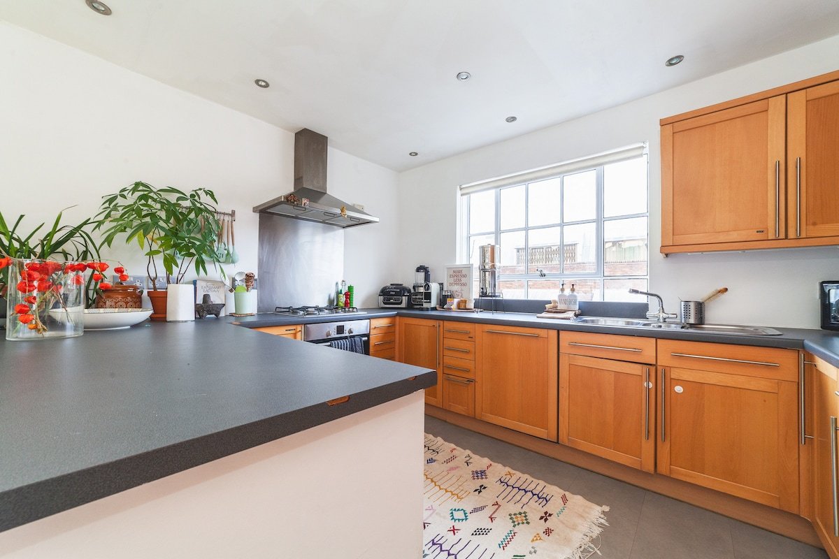 Huge Loft next to Baker Street for 6 guests gallery image 5