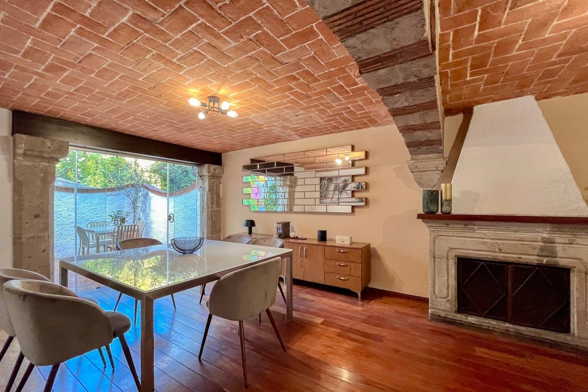 Live the City at the emblematic Coyoacan gallery image 5