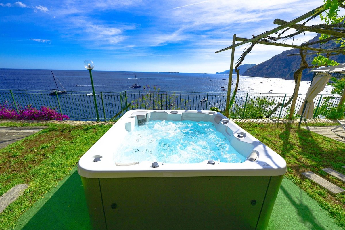 Luxury Villa, Direct Sea Access gallery image 2