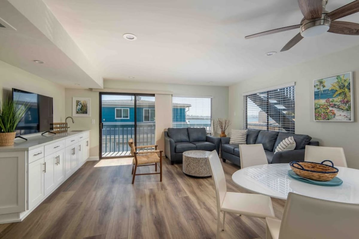 Bayside getaway Just finished remodel gallery image 2