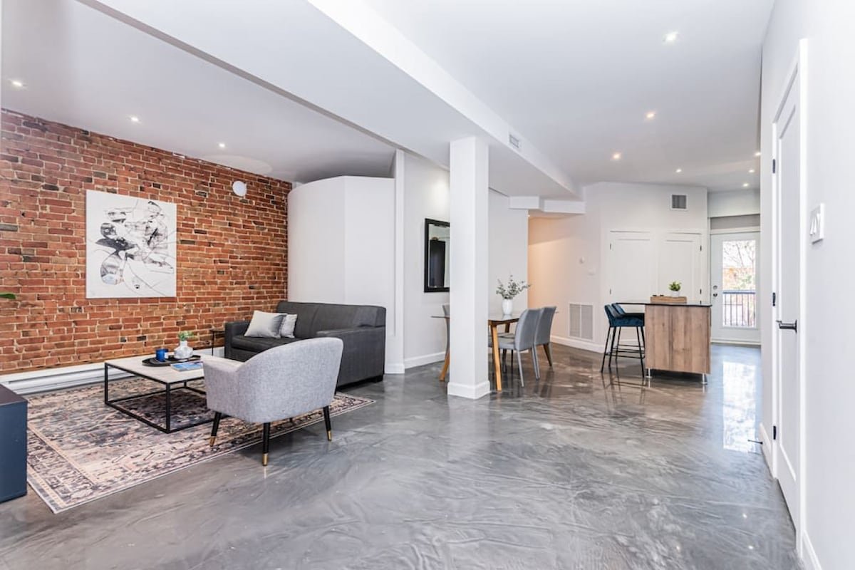 Massive apartment in Le Plateau by Denstays gallery image 2