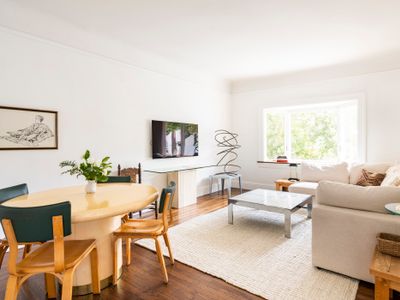 Mish Mish—sunshine central with garage parking