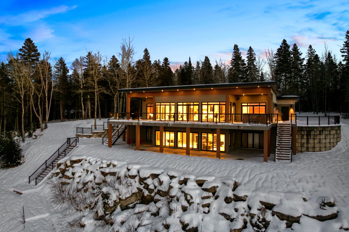 Charming Modern Waterfront Cottage