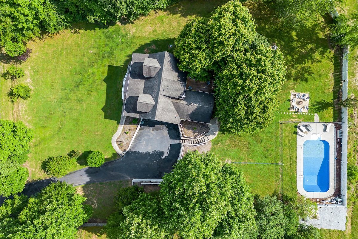 Asheville Home near Airport! Near Biltmore Estate! gallery image 2