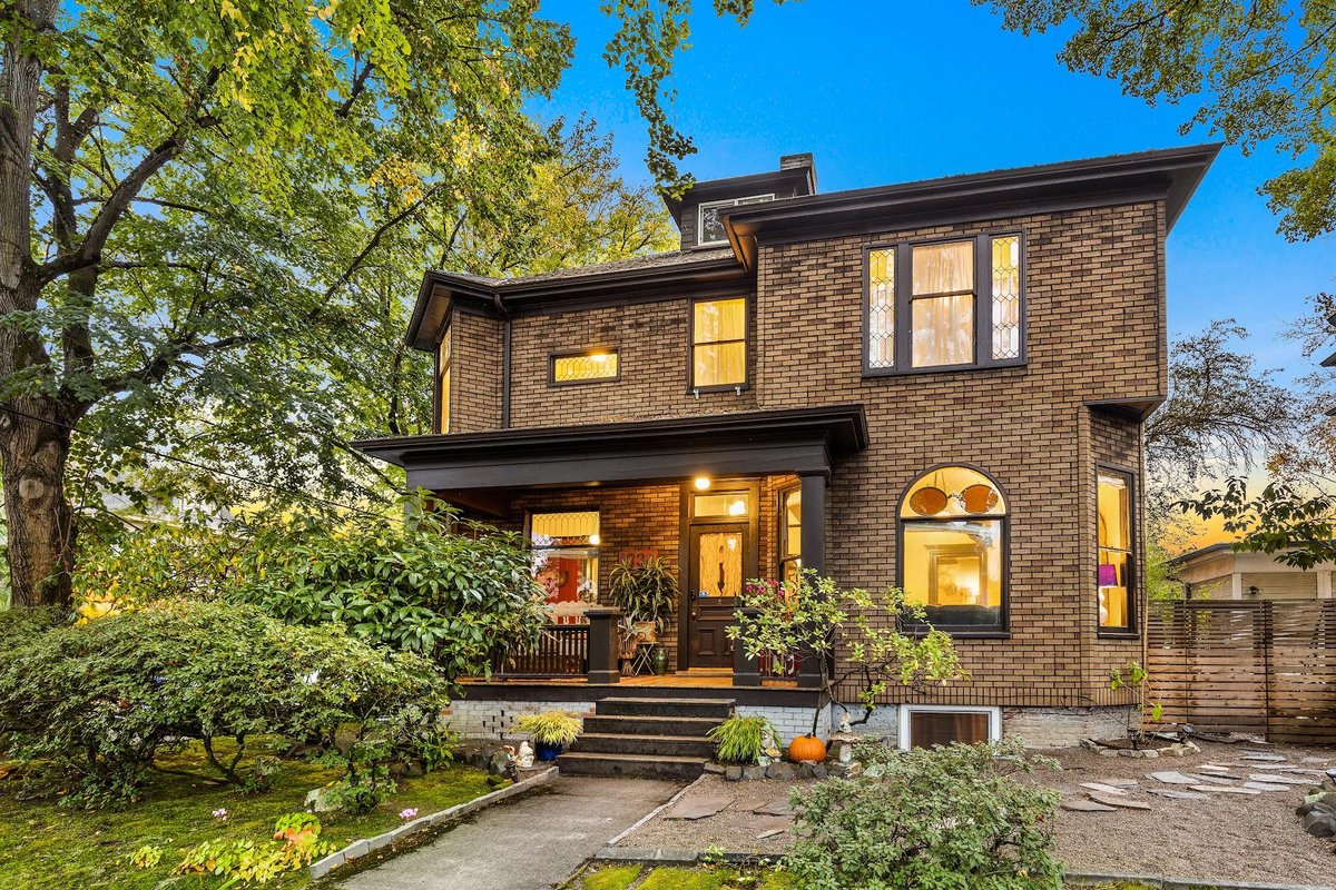 Pine Manor | Eclectic Victorian w/ Luxe Amenities