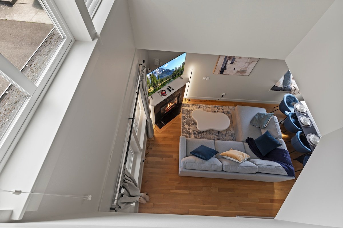 Airy 3B LOFT~Sleeps 10~Free Parking/EV charge gallery image 3