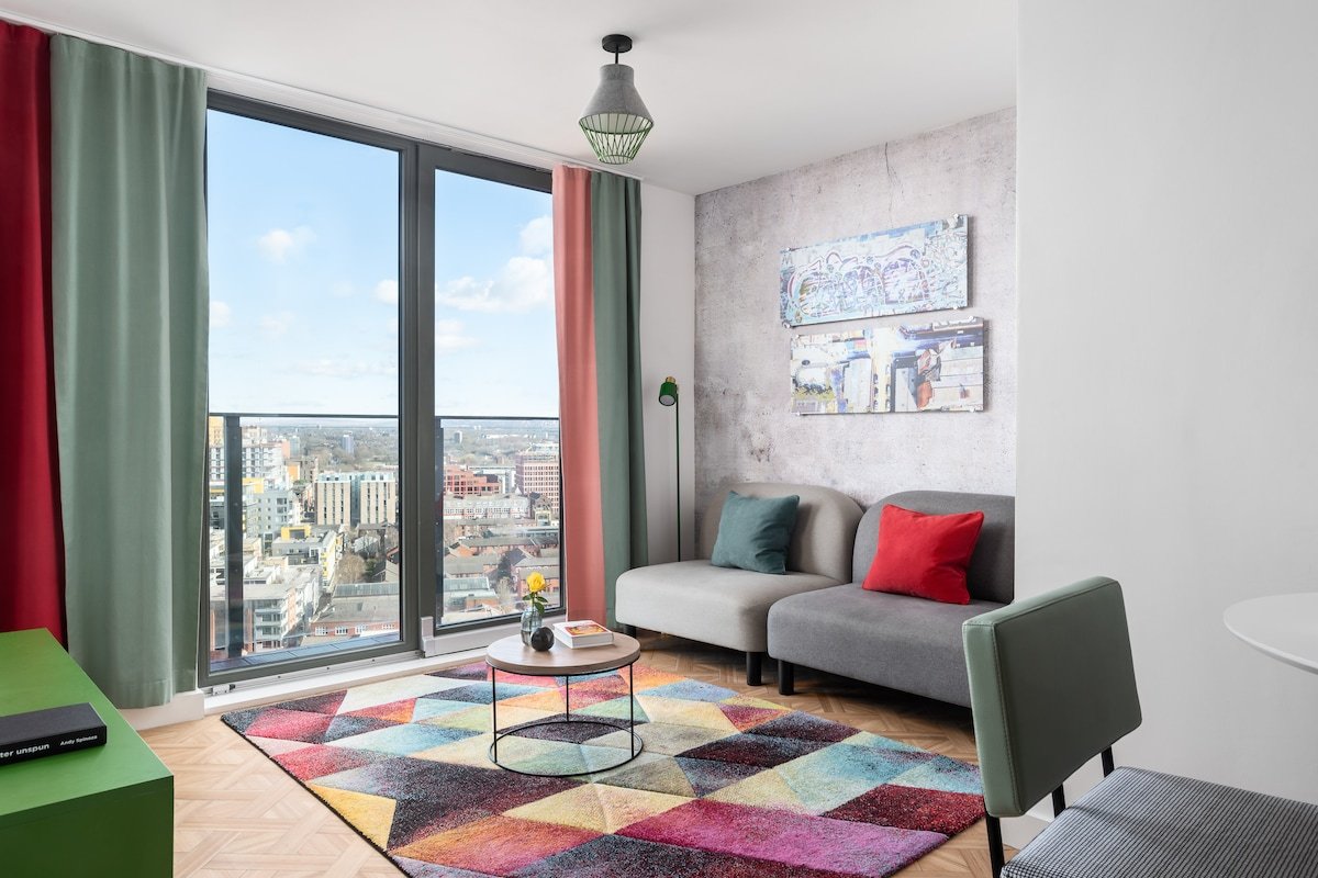 2 Bed Flat in City Centre with Gym, 24/7 Reception gallery image 5