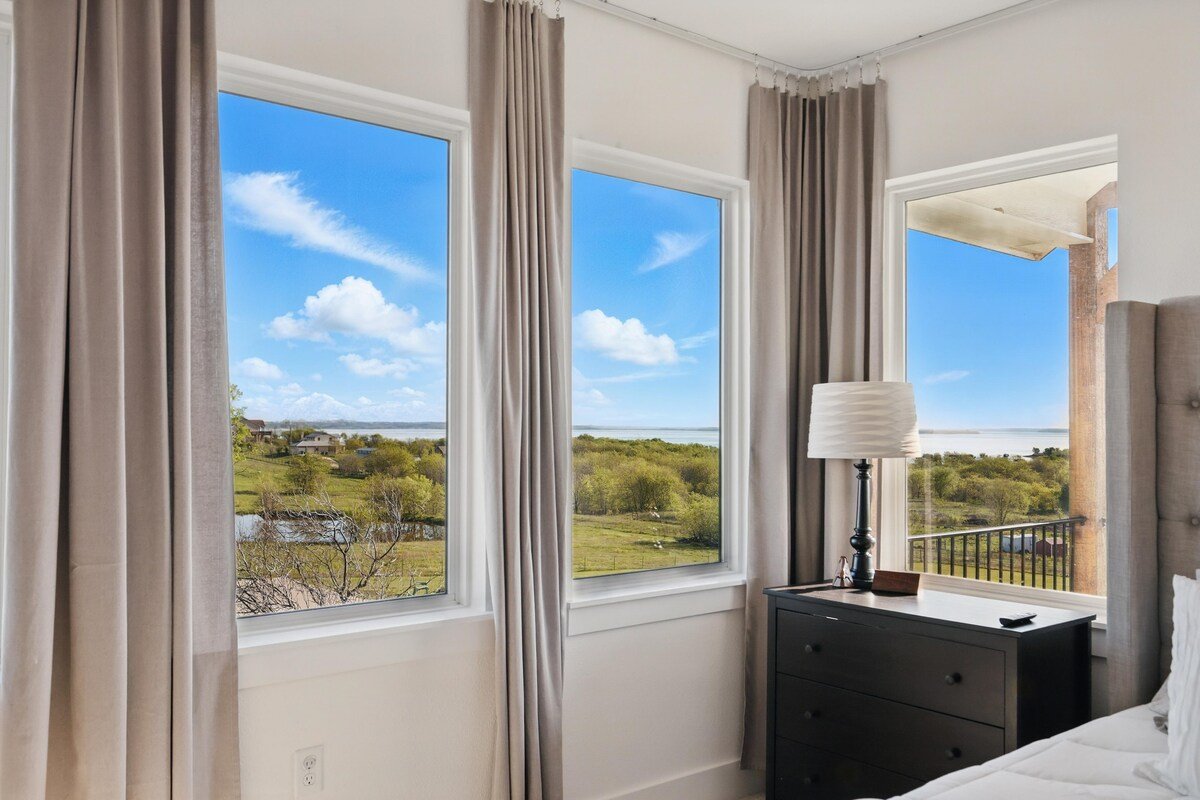 Honey Locust Hill – Gated Lake Retreat + 10 Acres! gallery image 3