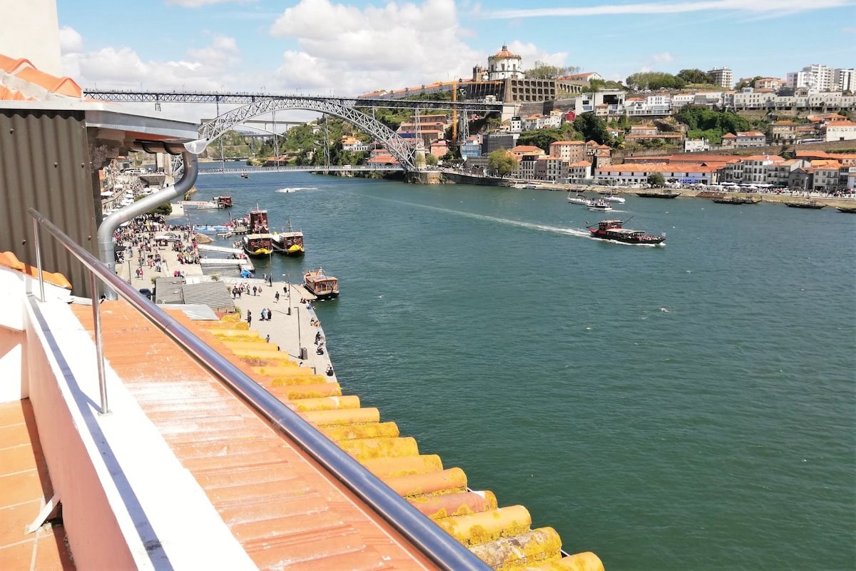 Penthouse with river view by YoursPorto gallery image 2