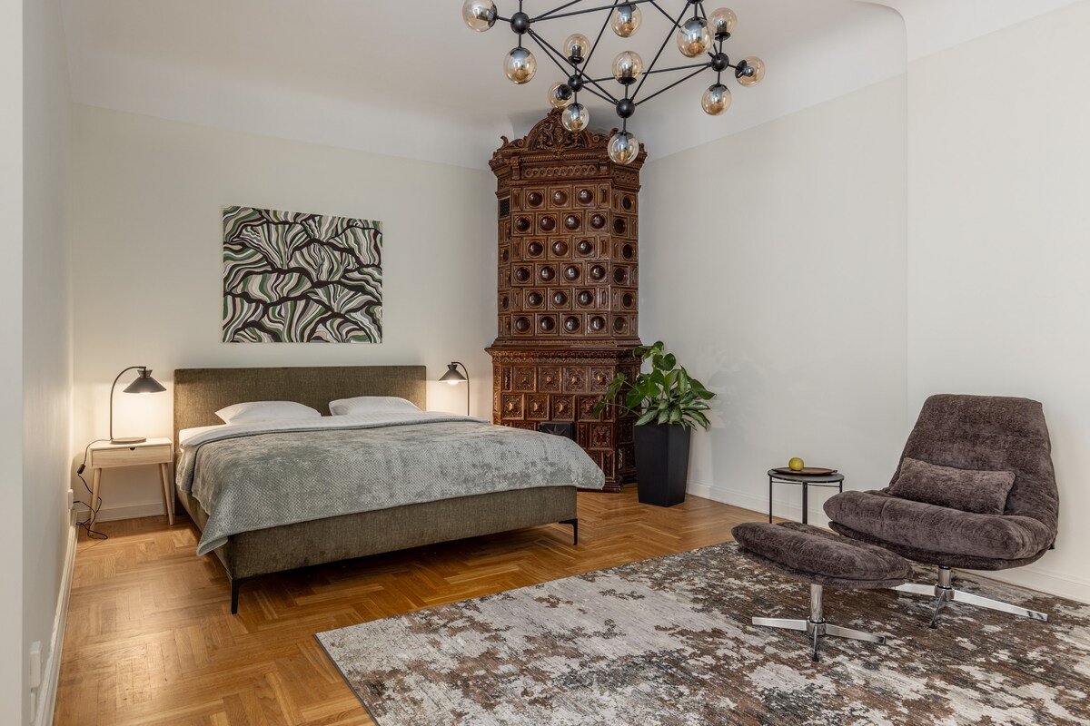 Spacious 3bd Old Town apartment with view & AC gallery image 3