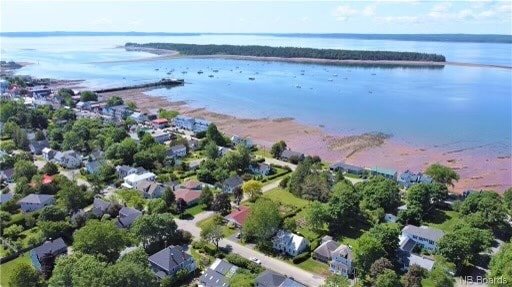 Cottage on Queen gallery image 4