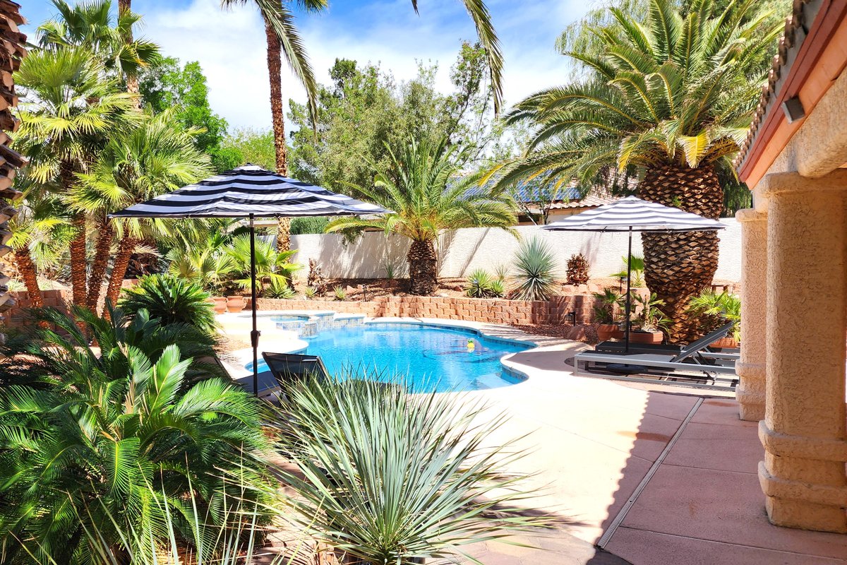 Oasis paradise near The Strip and Airport