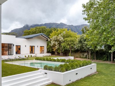 Newly Renovated 5-Bed Home in Upper Constantia