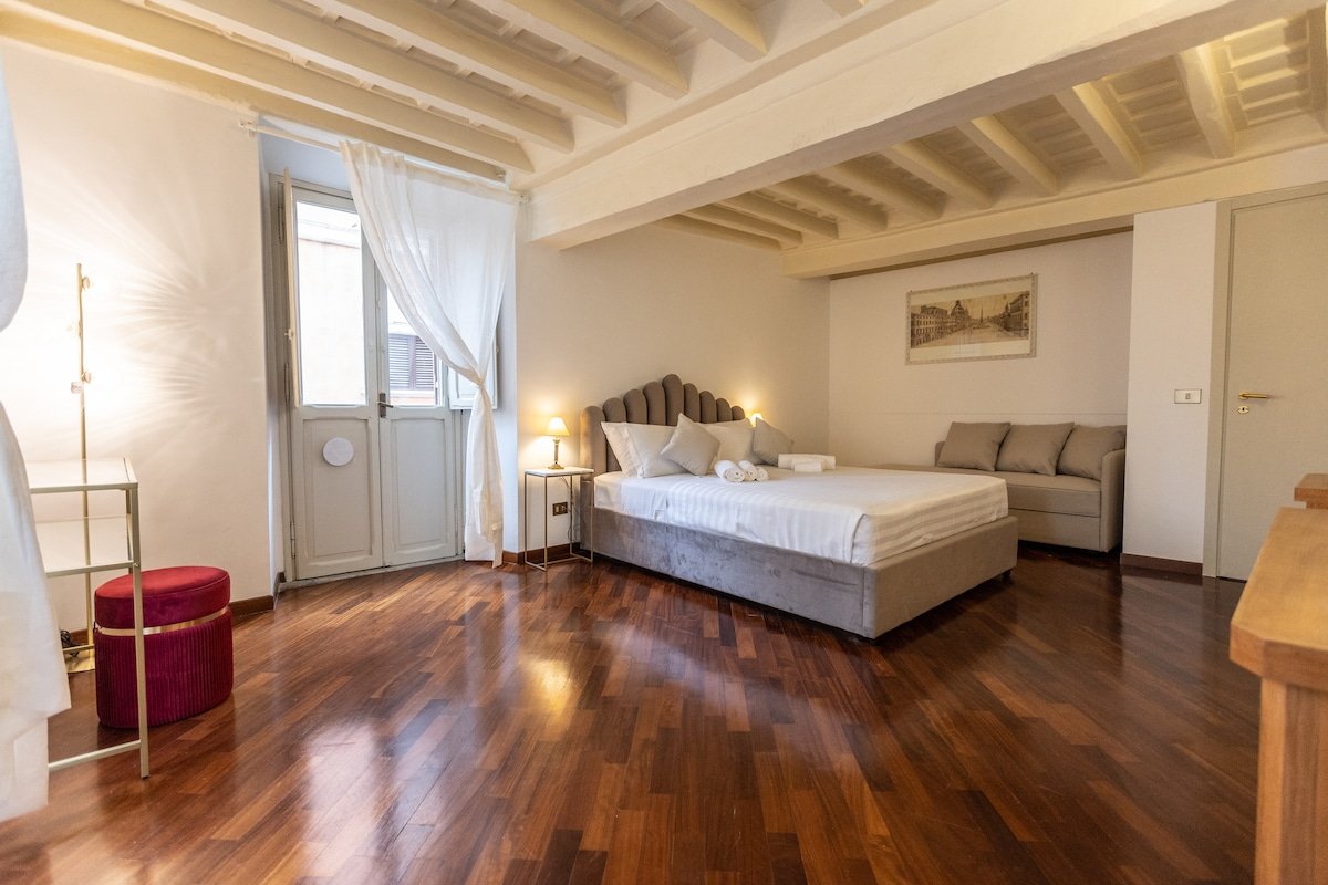 Piazza Navona Classy Large Apartment gallery image 3
