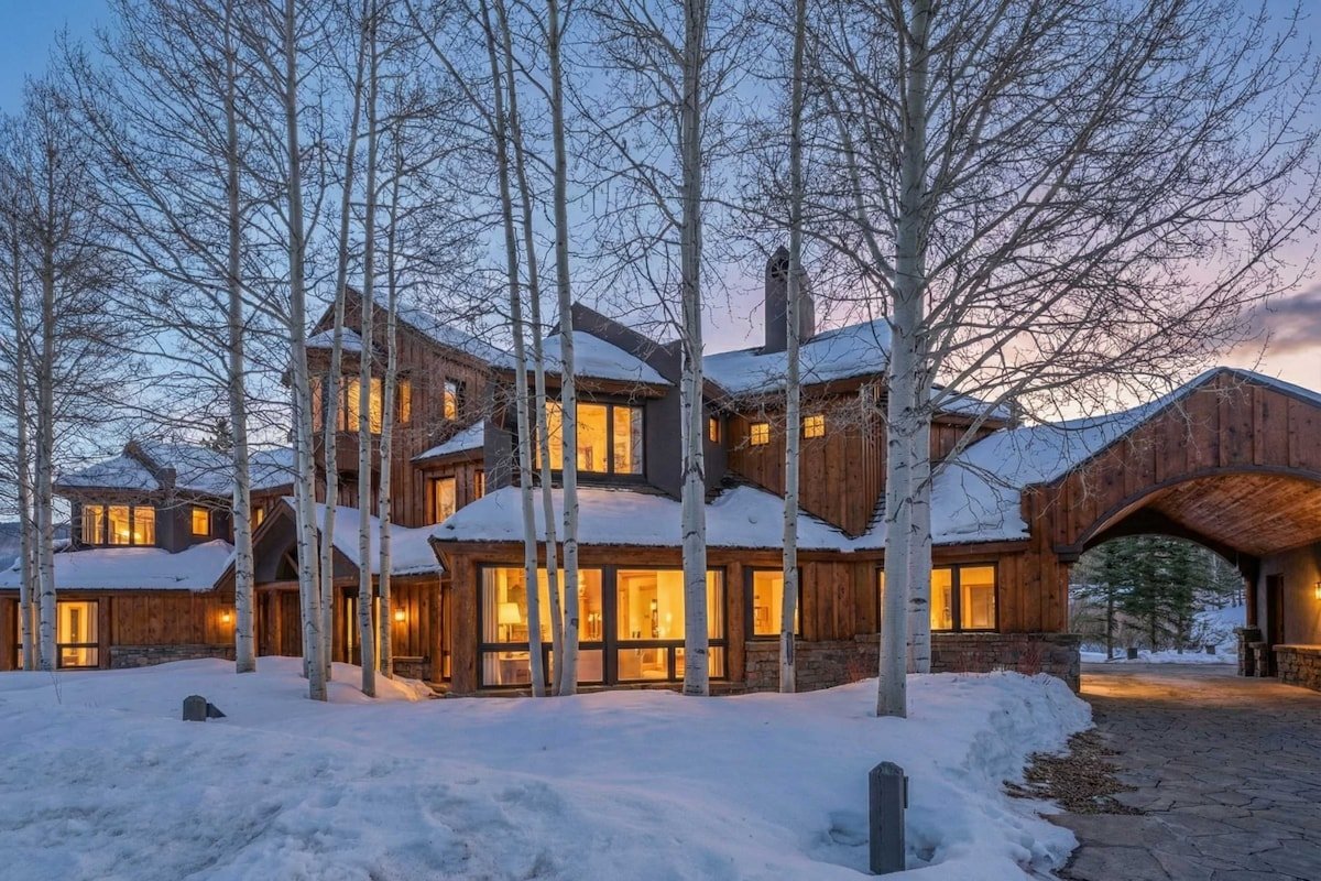 Spacious Telluride Retreat w/ Private Hot Tub