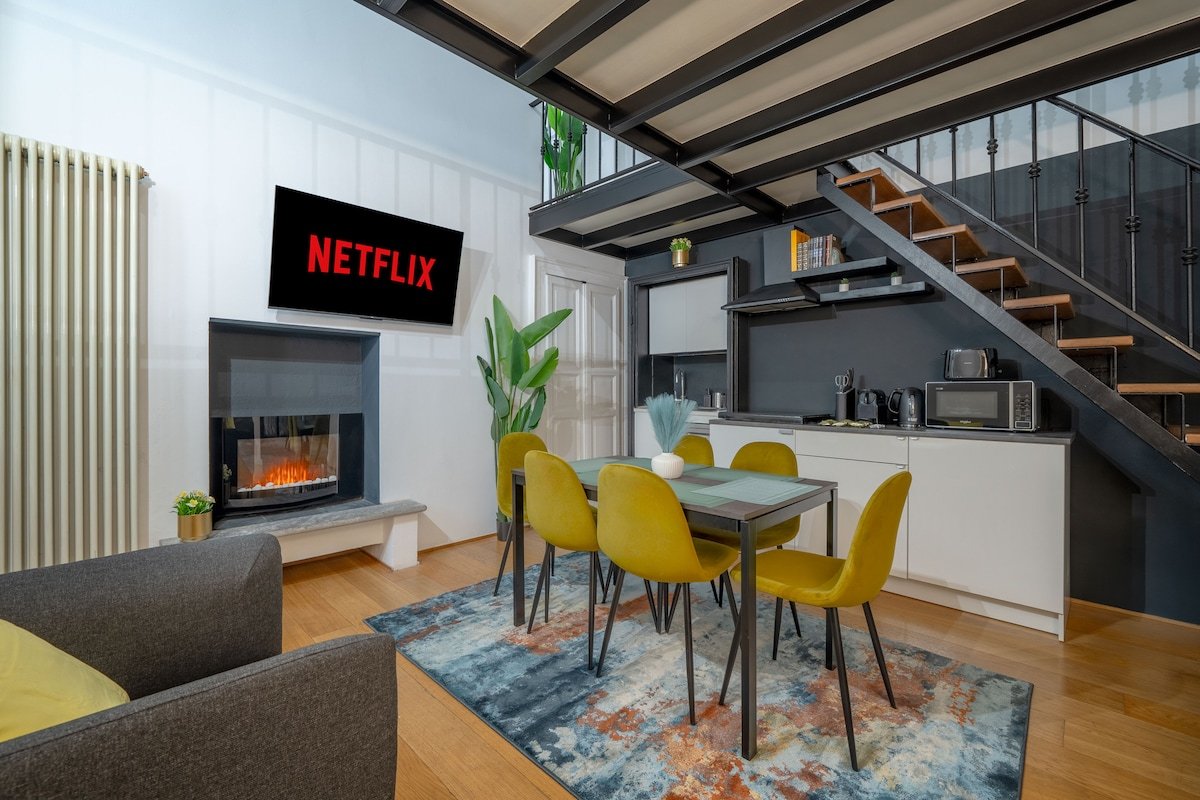 Loft in Cathedral Center- 3 rooms -private garden gallery image 2