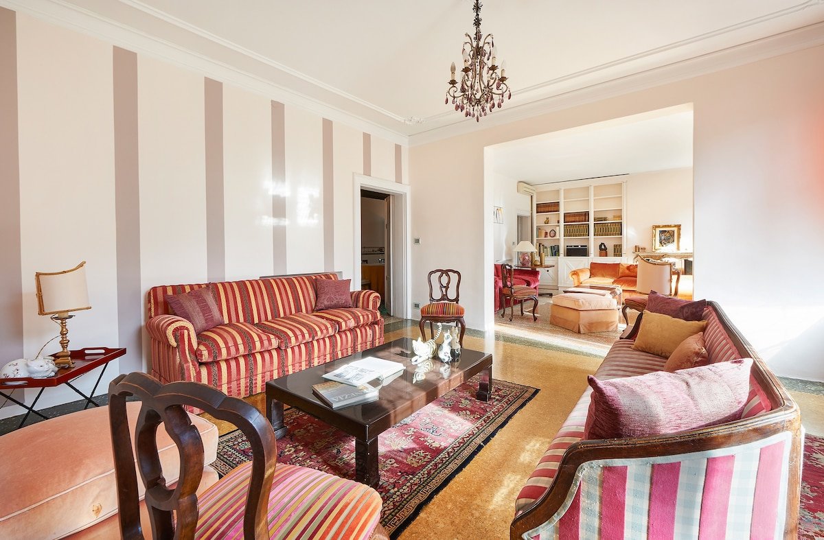 Ca’ Fenice charming apartment in San Marco gallery image 3