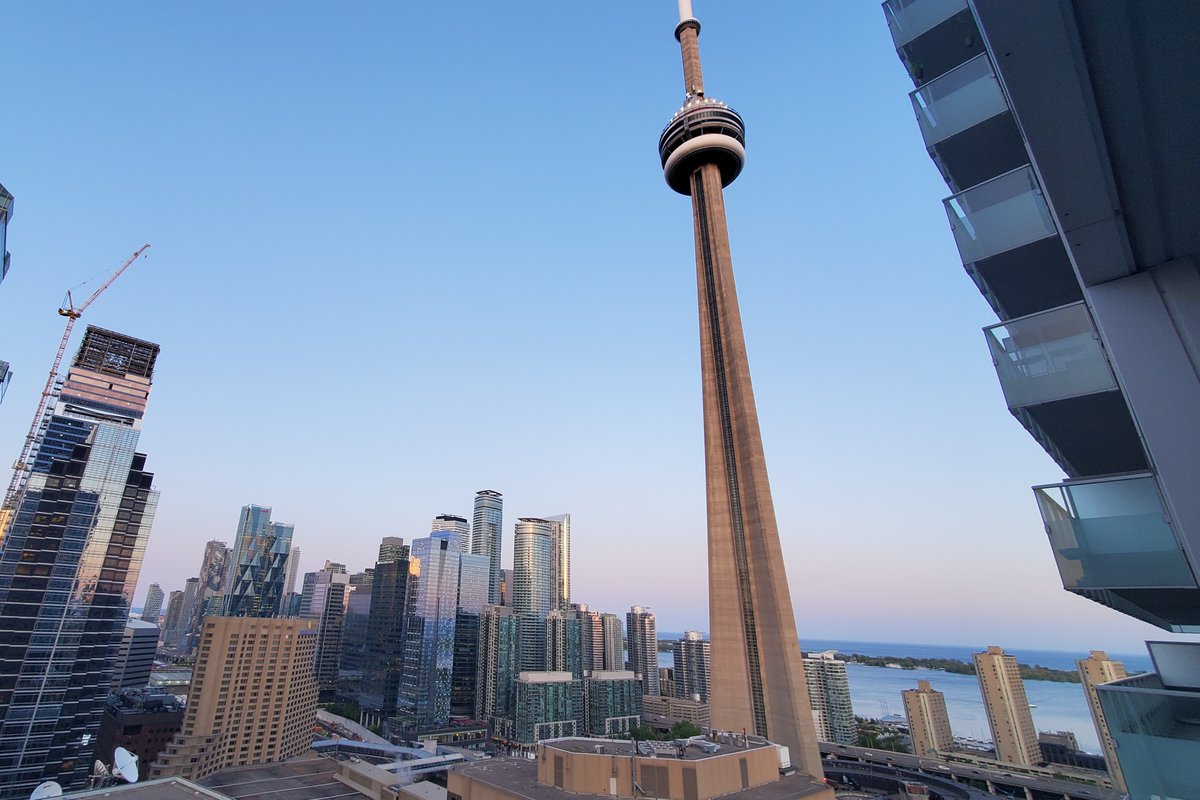 * 2 bedroom CN Tower/Lake View *