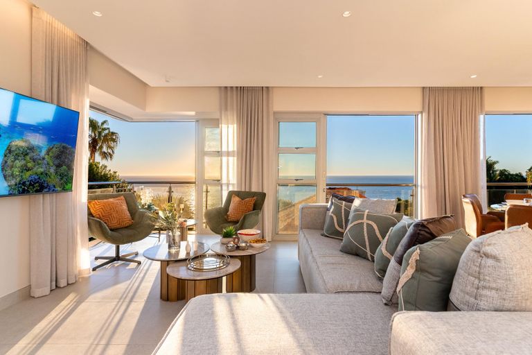 Lisburn Uno on Clifton - Lux Apt with ocean views