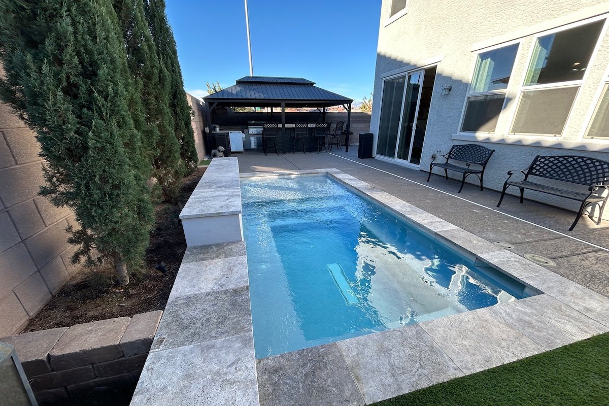 Vegas Home w/Jacuzzi 1 mile from Stadium & Strip! gallery image 3