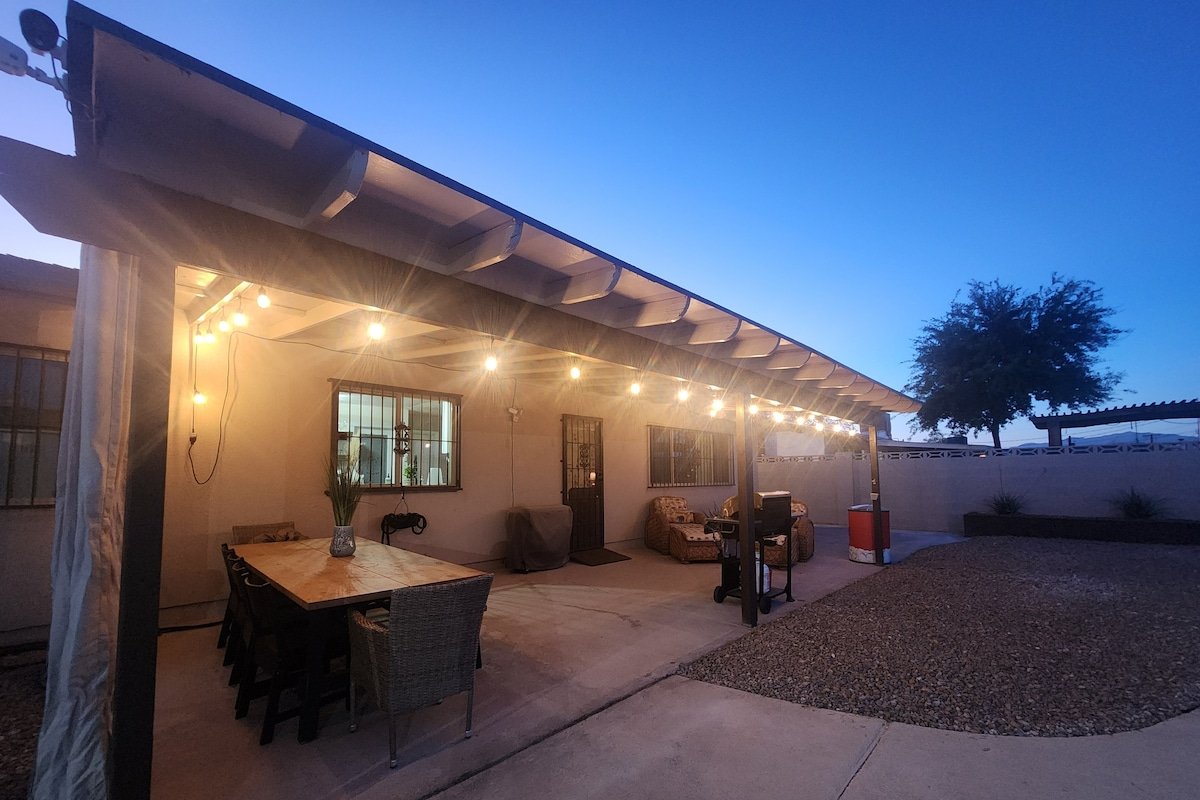 Gorgeous 5BR/3BA w/Pool and Casita near strip gallery image 4