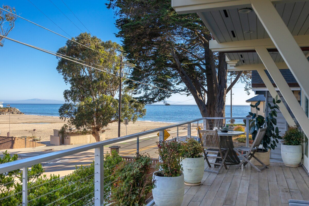 Beach Front Dream House! Hottub/E-Bikes/Surfboards gallery image 5