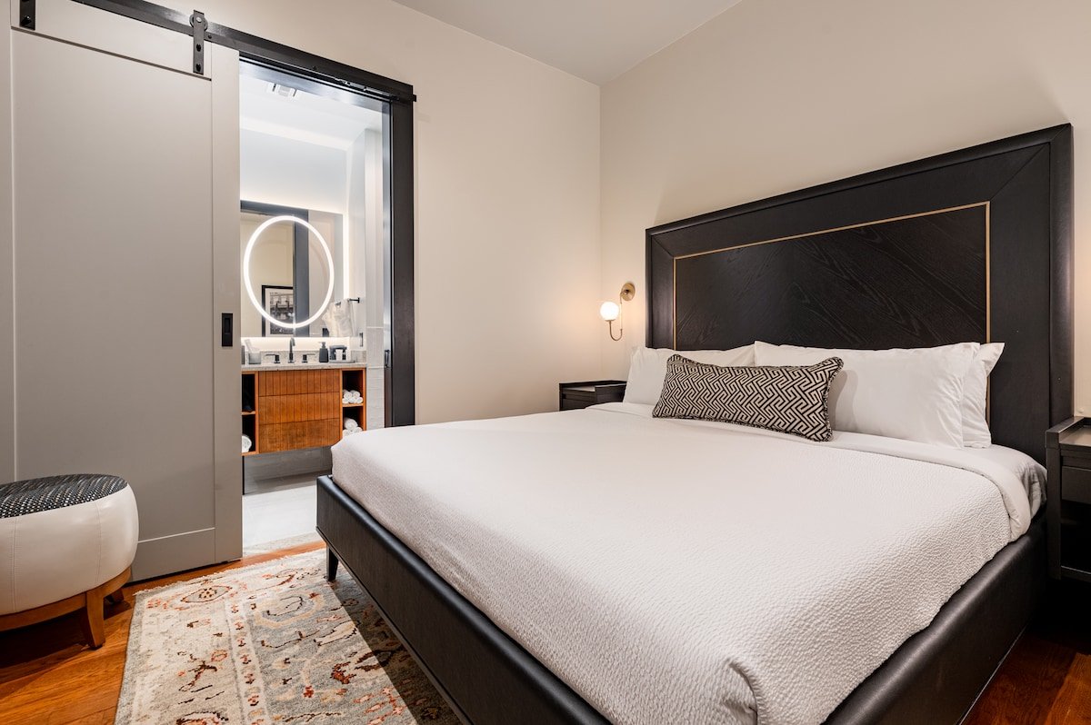 4BR Group Space + Patio on Canal | Mayfair Hotel gallery image 5