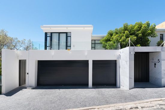 Photo 5 of Villa Rocha accommodation in Fresnaye, Cape Town with 5 bedrooms and 7 bathrooms