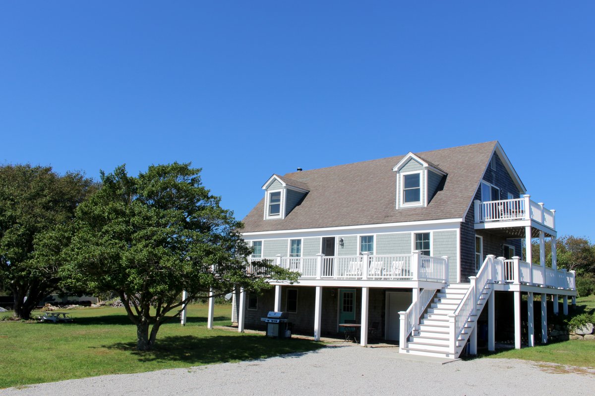 Clean & Newly Renovated 4BR w/Hot tub & AC ❂