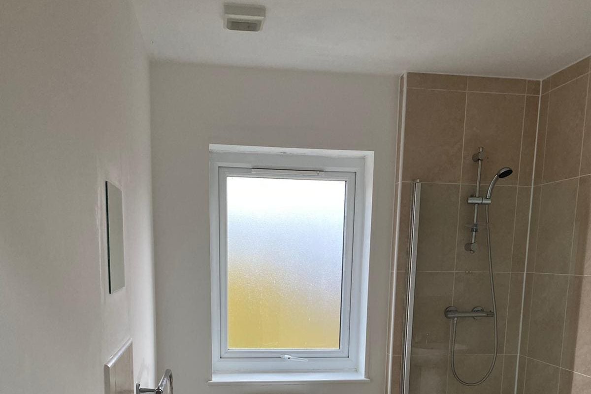 Top Floor 4 Bedroom and 2 bathroom Apt gallery image 4