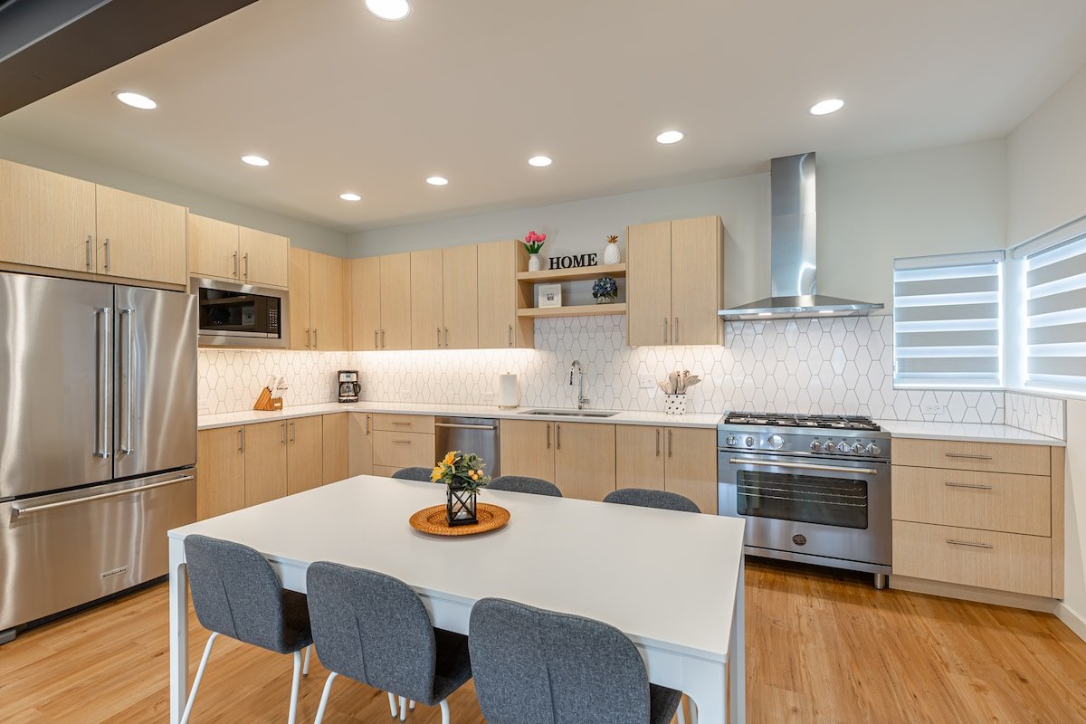 Sunny Modern Masterpiece with EV Charging and A/C gallery image 2