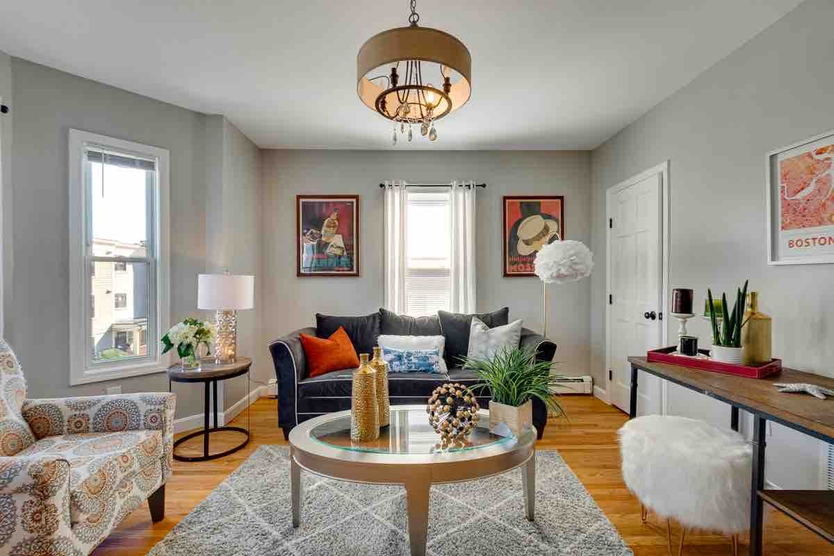 Cozy spacious 2nd level condo walk to public tran gallery image 2