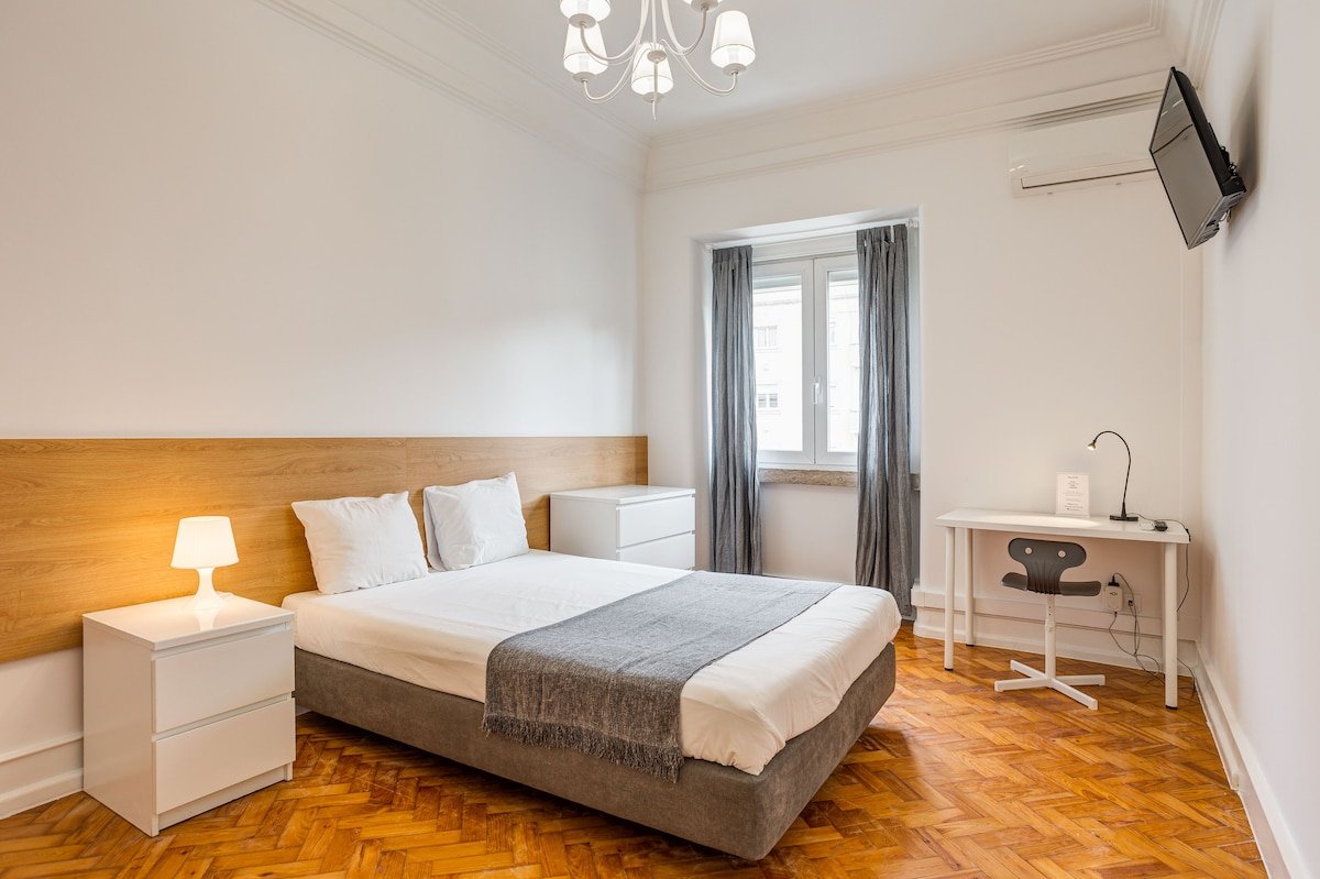 Home Out 4D – Apartment at City Center w/Parking gallery image 4