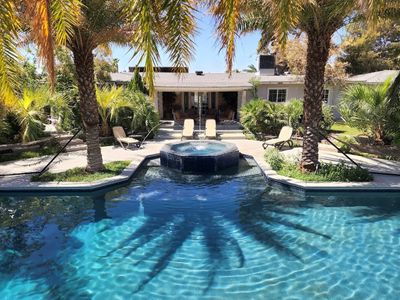 Escape in a private pool, jacuzzi, bbq, koi pond