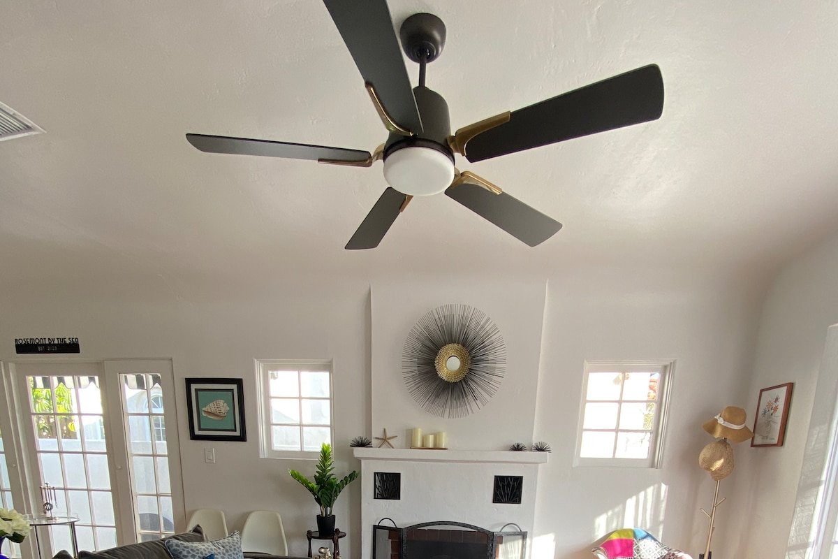 3 Blocks to Windansea! Charming-Cozy-Hot Tub-Yards gallery image 4