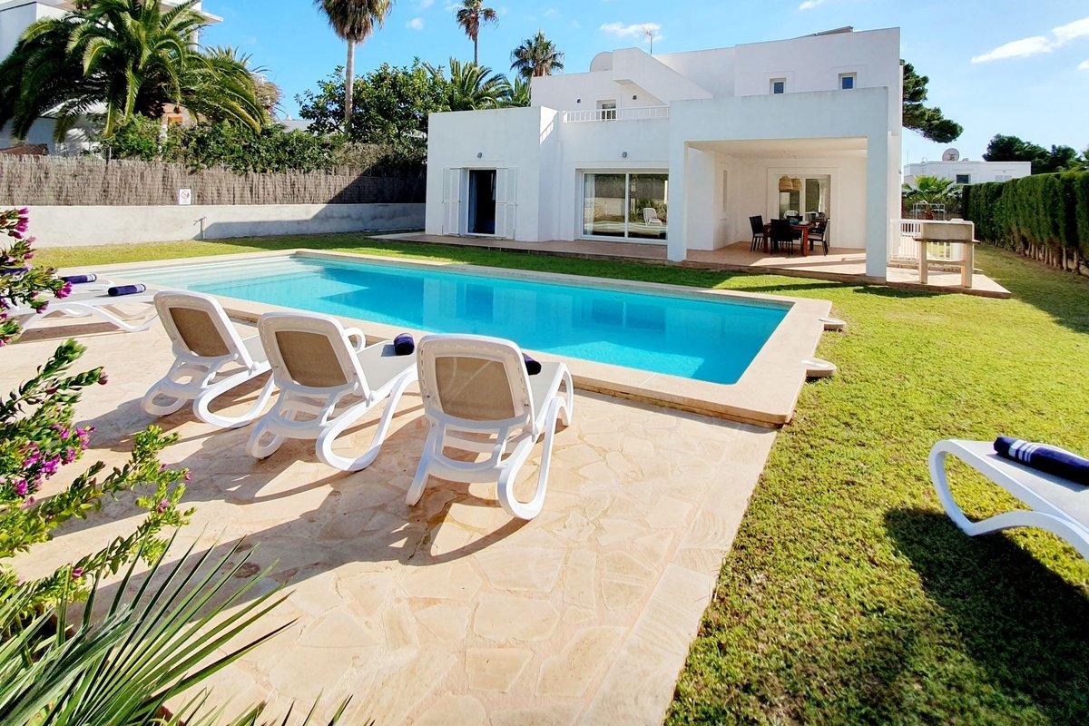 Hermosa y espaciosa villa familiar zona tranquila