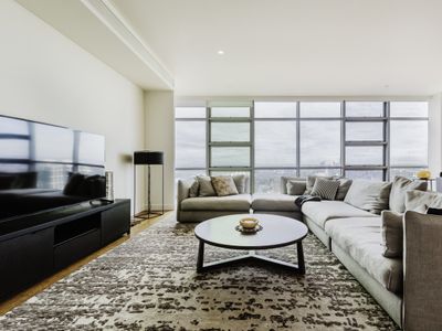 Luxurious Enormous 5brm Penthouse/parking for 2