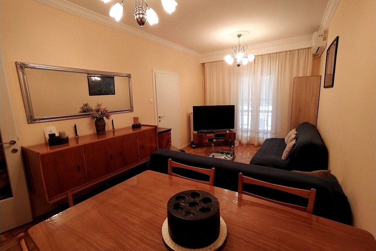 Cozy three BDRMS central APT at five Filippou str gallery image 2