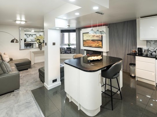 4 bedrooms 6 beds, 11 guests Apartment