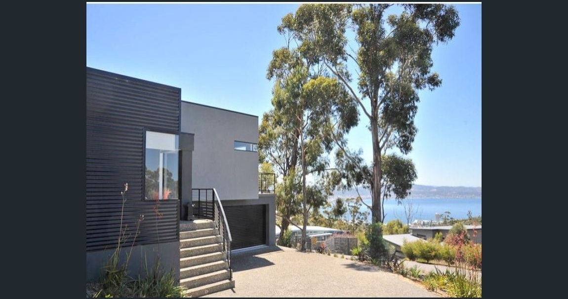 Modern executive house, stunning views over Hobart gallery image 3