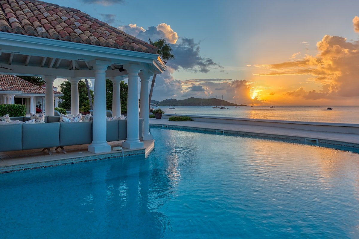 Petite Plage 5 (6 bedrooms) – Stunning beachfront