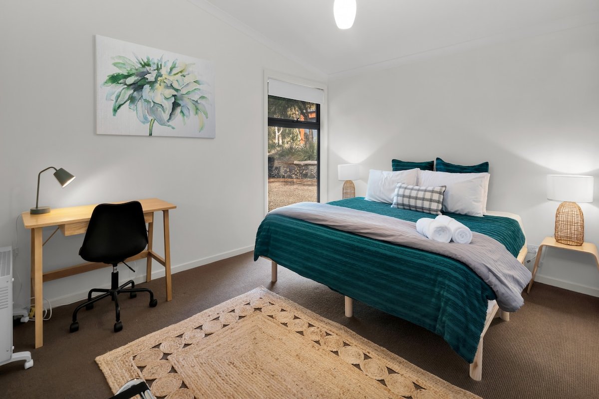 Escape to Bicheno near the bush, beach and golf gallery image 4