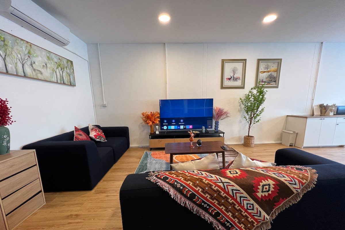 Roof Top 4BR Top Private Floor, CHINA TOWN gallery image 2