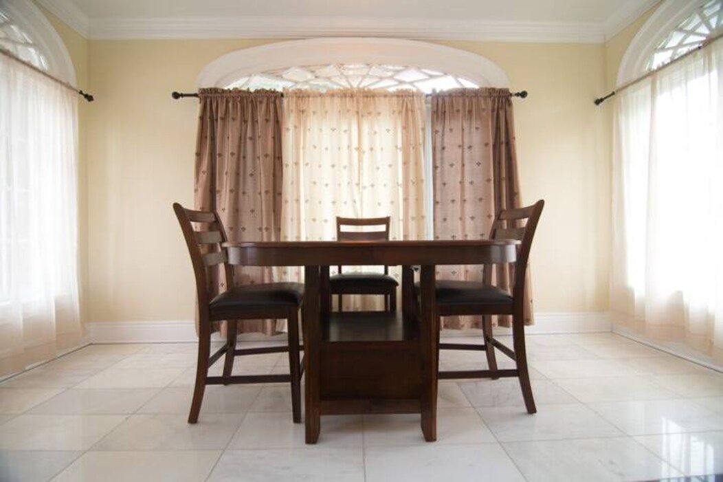 1 block to St Charles ave near French quarter gallery image 3