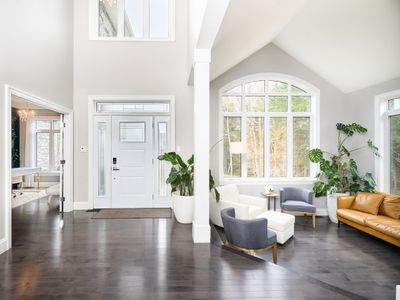 4 bedroom, Luxury Forest Oasis w/ Hot tub