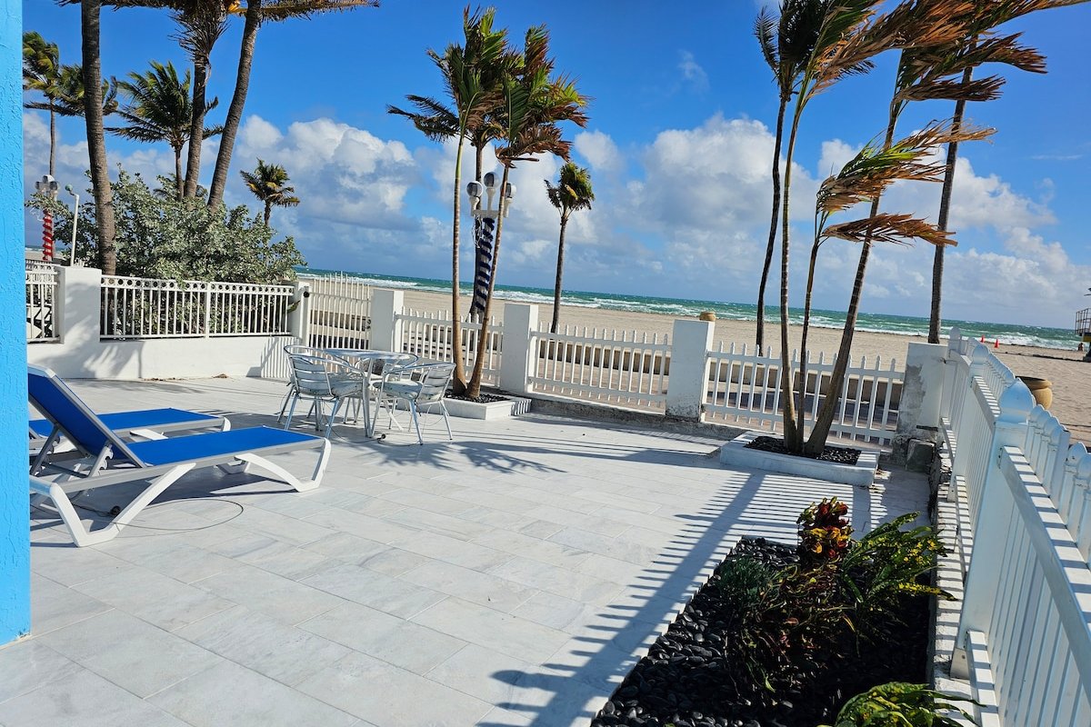 Beachfront 4 bdm home on Hollywood Boardwalk gallery image 5