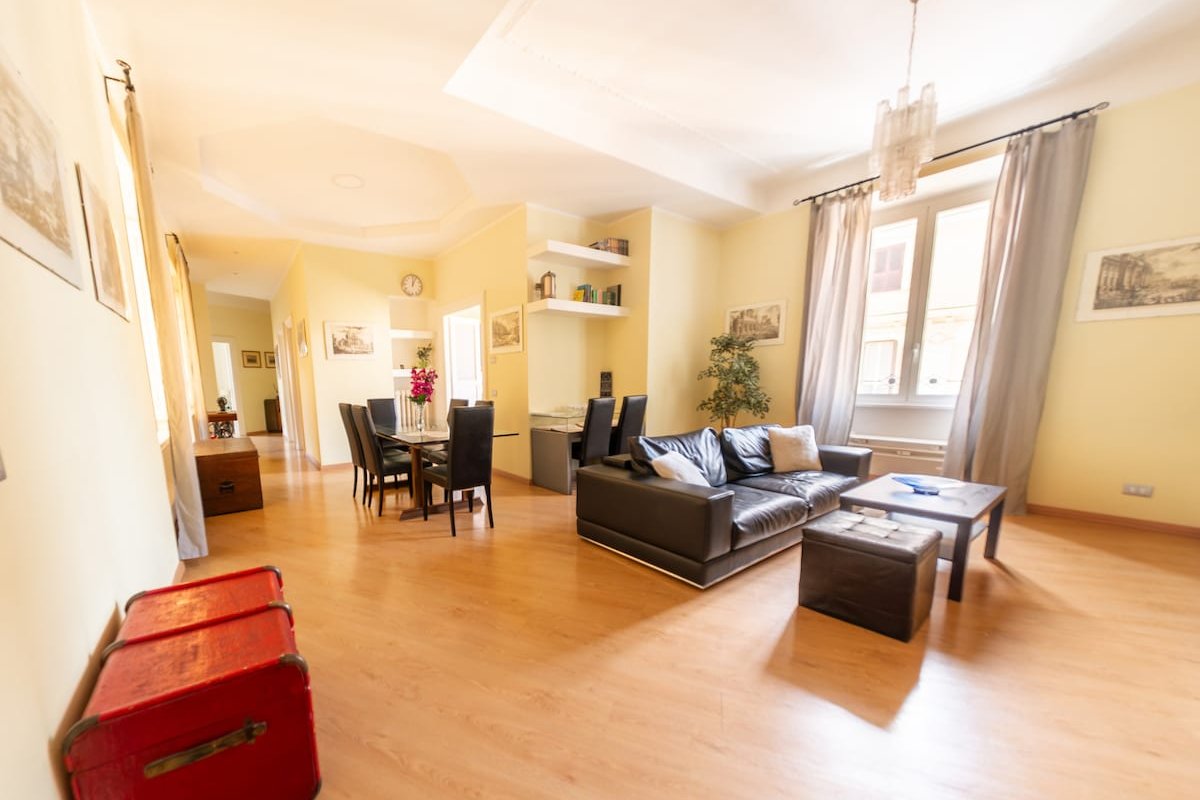 Lovely 4-bedroom apartment 30m SanGiovanni metro gallery image 2