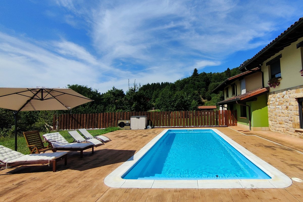 Chalet con piscina climatizada en naturaleza