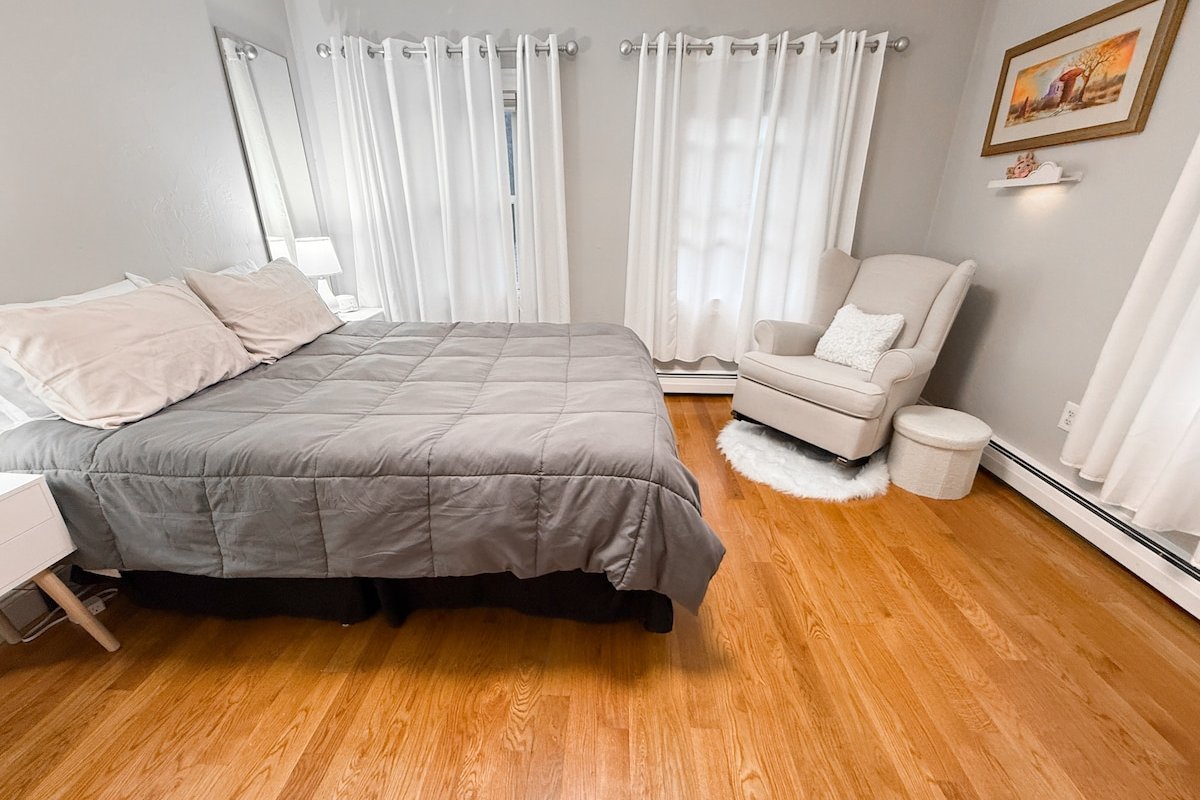 Private Parking! 4BR Family Home in South Boston gallery image 5