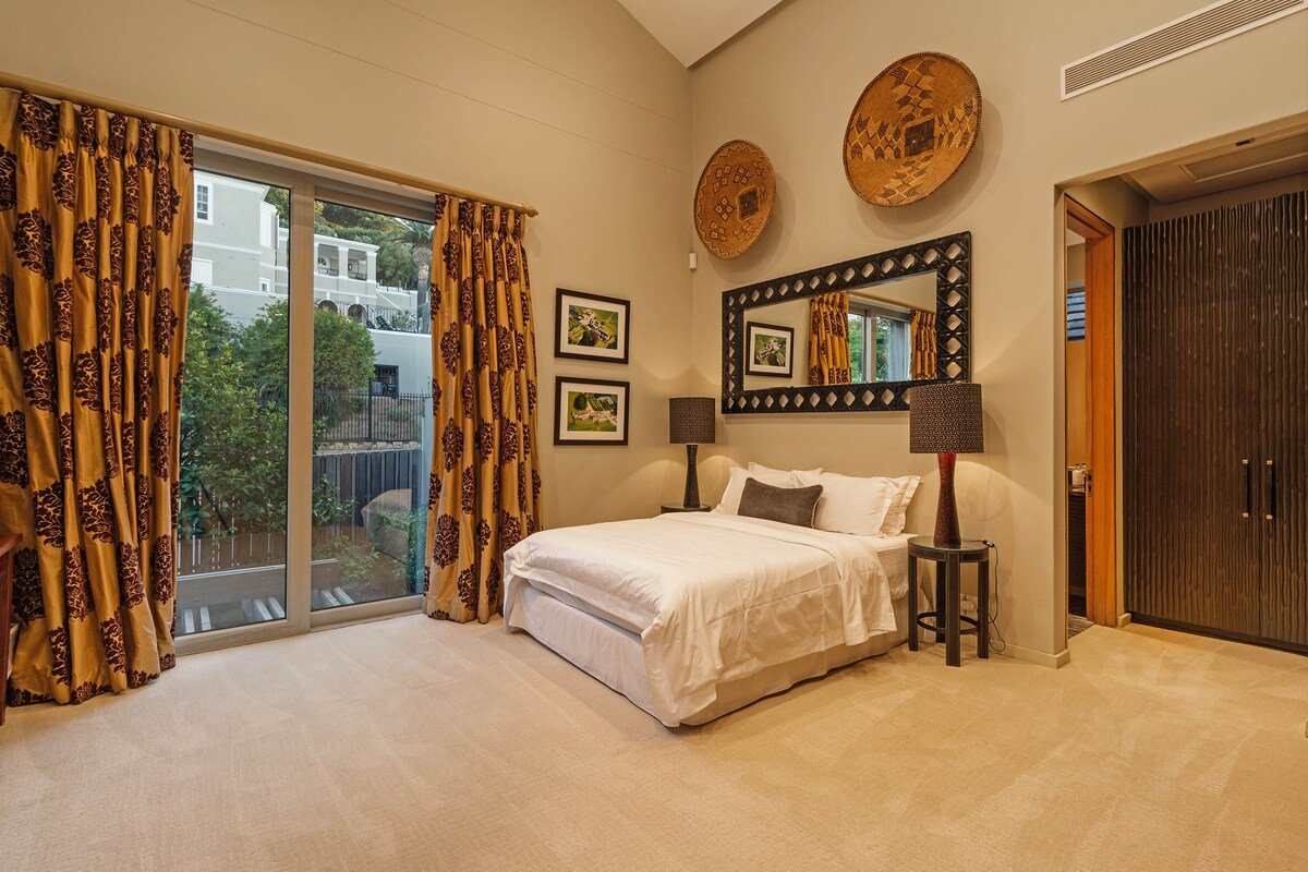 1-7-4 on Kloof, Bantry Bay (heated pool) gallery image 4